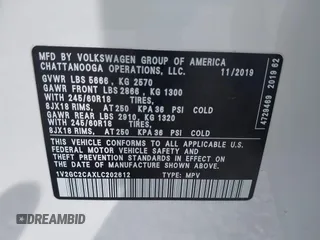 2020 Volkswagen Atlas S z VIN 1V2GC2CAXLC202612, wystawiony jako IAAI lot #42364811 z przebiegiem 73 957 mil mil oraz . Historia ofert i sprzedaży dostępna na DreamBid. Obrazek 9.