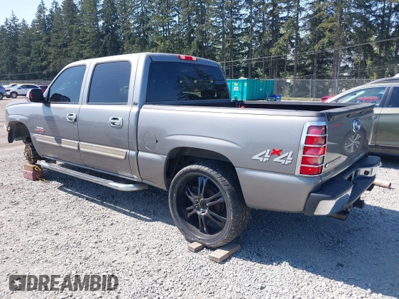 2006 Chevrolet Silverado 1500 LT1 with VIN 2GCEK13N361214121, listed as a IAAI auction lot 42106196 with Not Provided miles. Bid and sale history available at carsss.com. Image 3.