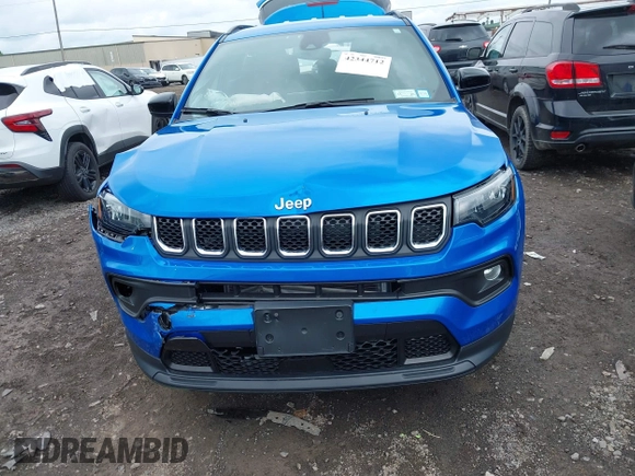 2023 Jeep Compass Latitude z VIN 3C4NJDBN6PT513561, wystawiony jako IAAI lot #42344712 z przebiegiem 4 873 mil mil oraz . Historia ofert i sprzedaży dostępna na DreamBid. Obrazek 6.