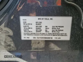 2025 Tesla Model Y Long Range z VIN 7SAYGDEE8SA338745, wystawiony jako Copart lot #50034495 z przebiegiem 4 829 mil mil oraz Szkoda całkowita • Salvage title. Historia ofert i sprzedaży dostępna na DreamBid. Obrazek 13.