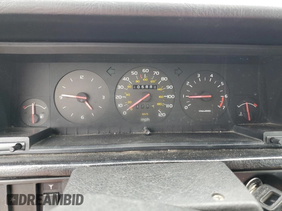 1987 Volvo 740 z VIN YV1FX8843H2178121, wystawiony jako Copart lot #55678015 z przebiegiem 105 881 mil mil oraz Czysty tytuł • Clean title. Historia ofert i sprzedaży dostępna na DreamBid. Obrazek 9.
