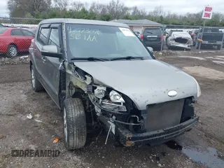 2013 Kia Soul + z VIN KNDJT2A61D7562223, wystawiony jako IAAI lot #42073076 z przebiegiem 86 925 mil mil oraz . Historia ofert i sprzedaży dostępna na DreamBid. Obrazek 1.