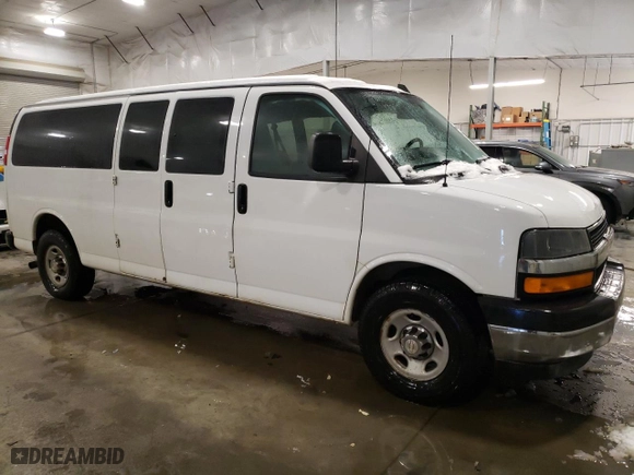 2017 Chevrolet Express Passenger LT with VIN 1GAZGPFF0H1150664, listed as a Copart auction lot 88108585 with 279,787 mi miles and Salvage Title. Bid and sale history available at carsss.com. Image 4.