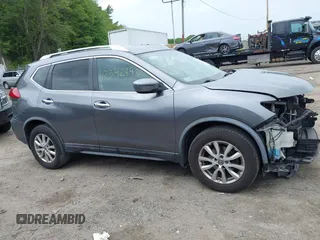 2017 Nissan Rogue S z VIN KNMAT2MVXHP609693, wystawiony jako IAAI lot #42342848 z przebiegiem 107 400 mil mil oraz . Historia ofert i sprzedaży dostępna na DreamBid. Obrazek 13.
