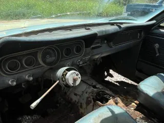 1966 Ford Mustang z VIN 6F07T234340, wystawiony jako Copart lot #72756024 z przebiegiem 84 893 mil mil oraz Tytuł czysty. Historia ofert i sprzedaży dostępna na DreamBid. Obrazek 9.