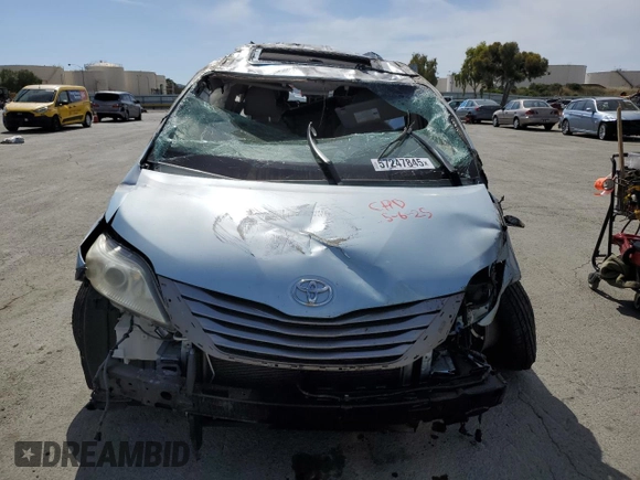 2015 Toyota Sienna XLE с VIN 5TDYK3DC8FS557294, выставлен на аукционе Copart как лот 57247845 с пробегом Не указан миль и Списание • Salvage title. История ставок и продаж доступна на DreamBid. Изображение 5.