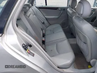 2003 Mercedes-Benz C 240 z VIN WDBRH61J03F325869, wystawiony jako IAAI lot #42416077 z przebiegiem Nie podano mil oraz . Historia ofert i sprzedaży dostępna na DreamBid. Obrazek 8.
