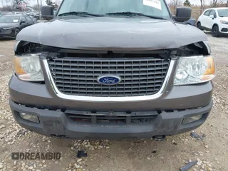 2004 Ford Expedition Special Service with VIN 1FMPU16L44LA06653, listed as a IAAI auction lot 41827182 with 125,996 mi miles. Bid and sale history available at carsss.com. Image 6.