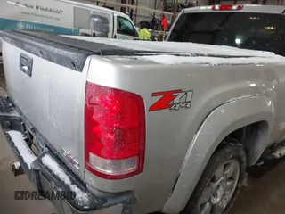 2009 GMC Sierra 1500 SLE with VIN 2GTEK29J291113067, listed as a IAAI auction lot 41327805 with 196,055 mi miles. Bid and sale history available at carsss.com. Image 4.