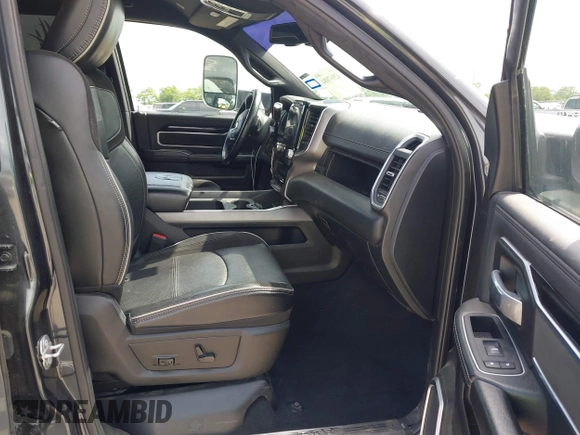 2020 Ram 2500 Laramie with VIN 3C6UR5FL7LG192773, listed as a IAAI auction lot 42067084 with 258,018 mi miles and . Bid and sale history available at DreamBid. Image 5.