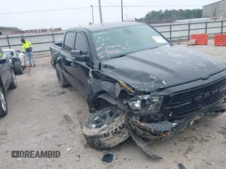 2021 Ram 1500 Big Horn z VIN 1C6RREFG7MN630189, wystawiony jako IAAI lot #41371219 z przebiegiem 62 613 mil mil oraz . Historia ofert i sprzedaży dostępna na DreamBid. Obrazek 1.