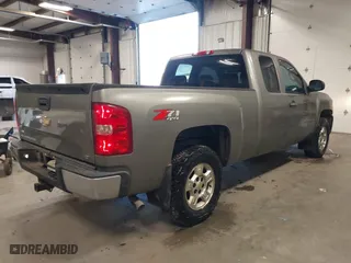 2009 Chevrolet Silverado 1500 LT with VIN 1GCEK29059Z253872, listed as a IAAI auction lot 41325279 with 45,495 mi miles. Bid and sale history available at carsss.com. Image 4.