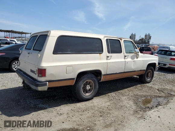 1989 Chevrolet Suburban z VIN 1GNGR26N6KF150544, wystawiony jako Copart lot #50469335 z przebiegiem 21 480 mil mil oraz Czysty tytuł • Clean title. Historia ofert i sprzedaży dostępna na DreamBid. Obrazek 3.