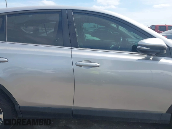 2018 Toyota RAV4 XLE z VIN 2T3WFREV5JW466294, wystawiony jako IAAI lot #41841436 z przebiegiem 132 150 mil mil oraz . Historia ofert i sprzedaży dostępna na DreamBid. Obrazek 13.