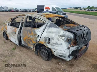 2017 Nissan Versa SV z VIN 3N1CN7AP7HL858263, wystawiony jako IAAI lot #42454860 z przebiegiem 82 129 mil mil oraz . Historia ofert i sprzedaży dostępna na DreamBid. Obrazek 3.