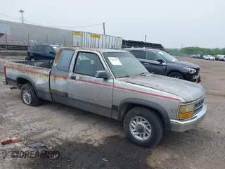 1992 Dodge Dakota z VIN 1B7FL23X1NS640431, wystawiony jako IAAI lot #42467935 z przebiegiem 125 657 mil mil oraz . Historia ofert i sprzedaży dostępna na DreamBid. Obrazek 1.