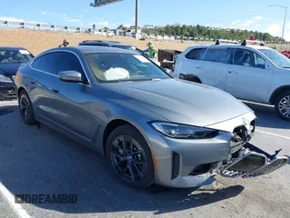 2024 BMW i4 eDrive35 z VIN WBY43AW07RFS55615, wystawiony jako IAAI lot #41697953 z przebiegiem 9 657 mil mil oraz . Historia ofert i sprzedaży dostępna na DreamBid. Obrazek 1.