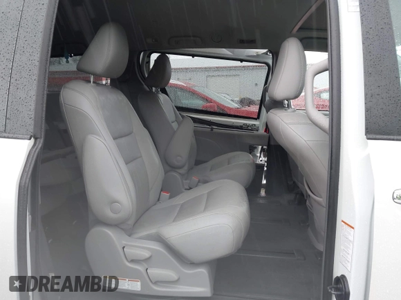 2018 Toyota Sienna XLE with VIN 5TDDZ3DC0JS201425, listed as a IAAI auction lot 42001590 with 49,772 mi miles. Bid and sale history available at carsss.com. Image 8.