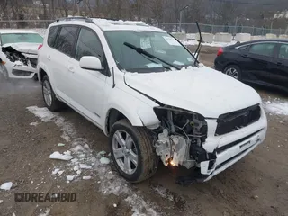 2008 Toyota RAV4 Sport с VIN JTMBD32VX86072940, выставлен на аукционе IAAI как лот 41527232 с пробегом 94 028 миль миль и . История ставок и продаж доступна на DreamBid. Изображение 1.