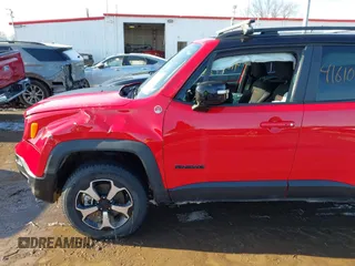 2022 Jeep Renegade Trailhawk with VIN ZACNJDC18NPN60863, listed as a IAAI auction lot 41610300 with 18,018 mi miles and . Bid and sale history available at DreamBid. Image 6.