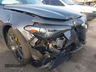 2019 Alfa Romeo Giulia z VIN ZARFAMAN2K7622544, wystawiony jako IAAI lot #41600030 z przebiegiem 37 045 mil mil oraz . Historia ofert i sprzedaży dostępna na DreamBid. Obrazek 6.