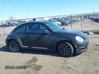 2015 Volkswagen Beetle Fleet Edition z VIN 3VWF17AT6FM645215, wystawiony jako IAAI lot #41906754 z przebiegiem 154 093 mil mil oraz . Historia ofert i sprzedaży dostępna na DreamBid. Obrazek 13.
