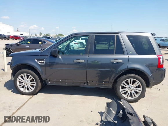 2010 Land Rover LR2 HSE z VIN SALFR2BN4AH180051, wystawiony jako IAAI lot #41830326 z przebiegiem 219 727 mil mil oraz . Historia ofert i sprzedaży dostępna na DreamBid. Obrazek 15.