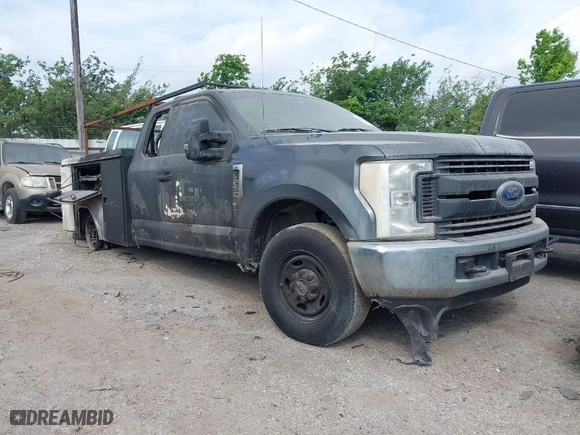 2017 Ford Super Duty F-250 SRW XLT with VIN 1FT7X2A69HEE28463, listed as a IAAI auction lot 41802487 with 1 mi miles. Bid and sale history available at carsss.com. Image 1.