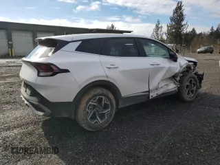 2025 Kia Sportage LX with VIN KNDPU3DF3S7350686, listed as a Copart auction lot 44255305 with 5,118 mi miles and Salvage Title. Bid and sale history available at carsss.com. Image 3.
