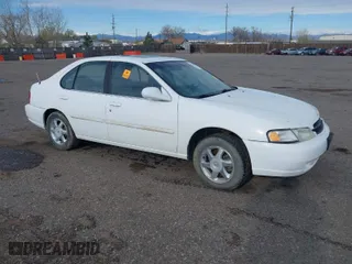 1999 Nissan Altima XE with VIN 1N4DL01D0XC168505, listed as a IAAI auction lot 41928029 with 307,674 mi miles. Bid and sale history available at carsss.com. Image 1.