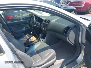 2005 Honda Accord z VIN JHMCN36455C010117, wystawiony jako IAAI lot #42445576 z przebiegiem 203 118 mil mil oraz . Historia ofert i sprzedaży dostępna na DreamBid. Obrazek 5.