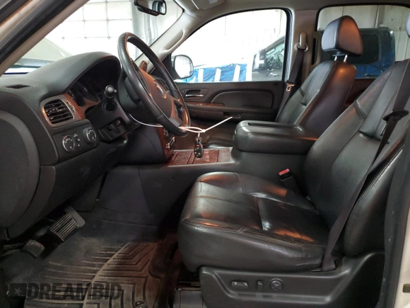 2008 Chevrolet Tahoe 3LT z VIN 1GNFK13088R228106, wystawiony jako Copart lot #59658525 z przebiegiem 177 243 mil mil oraz Czysty tytuł • Clean title. Historia ofert i sprzedaży dostępna na DreamBid. Obrazek 7.