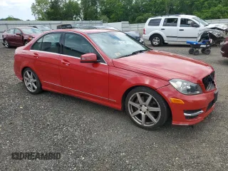 2014 Mercedes-Benz C 300 Sport z VIN WDDGF8AB0EA925820, wystawiony jako Copart lot #56204535 z przebiegiem 86 173 mil mil oraz Szkoda całkowita • Salvage title. Historia ofert i sprzedaży dostępna na DreamBid. Obrazek 4.