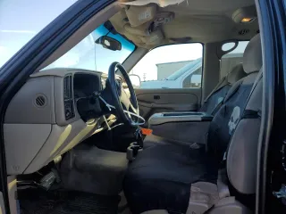 2004 GMC Yukon SLE with VIN 1GKEC13VX4R279540, listed as a Copart auction lot 82689874 with 250,179 mi miles and Salvage Title. Bid and sale history available at carsss.com. Image 7.