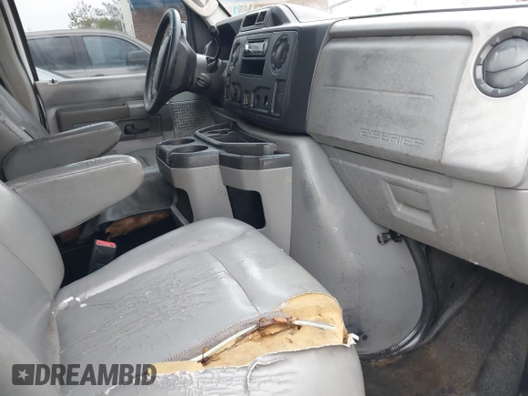 2010 Ford Econoline Cargo Commercial z VIN 1FTNE2EW7ADA73425, wystawiony jako IAAI lot #41697733 z przebiegiem 441 452 mil mil oraz . Historia ofert i sprzedaży dostępna na DreamBid. Obrazek 5.