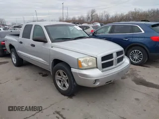 2007 Dodge Dakota SLT z VIN 1D7HW48K77S129162, wystawiony jako IAAI lot #41842077 z przebiegiem 186 172 mil mil oraz . Historia ofert i sprzedaży dostępna na DreamBid. Obrazek 1.