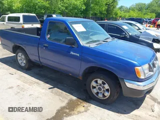 1998 Nissan Frontier XE z VIN 1N6DD21S8WC318499, wystawiony jako IAAI lot #42329613 z przebiegiem Nie podano mil oraz . Historia ofert i sprzedaży dostępna na DreamBid. Obrazek 1.