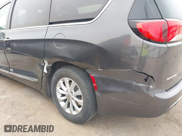 2018 Chrysler Pacifica Touring L with VIN 2C4RC1BG2JR116273, listed as a IAAI auction lot 41922292 with 125,159 mi miles and . Bid and sale history available at DreamBid. Image 6.