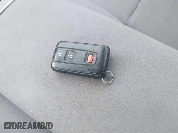 2007 Toyota Prius z VIN JTDKB20U277563022, wystawiony jako IAAI lot #42551498 z przebiegiem 228 017 mil mil oraz . Historia ofert i sprzedaży dostępna na DreamBid. Obrazek 11.