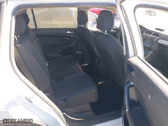 2018 Volkswagen Tiguan S with VIN 3VV1B7AX2JM066312, listed as a IAAI auction lot 41641390 with 133,000 mi miles. Bid and sale history available at carsss.com. Image 8.