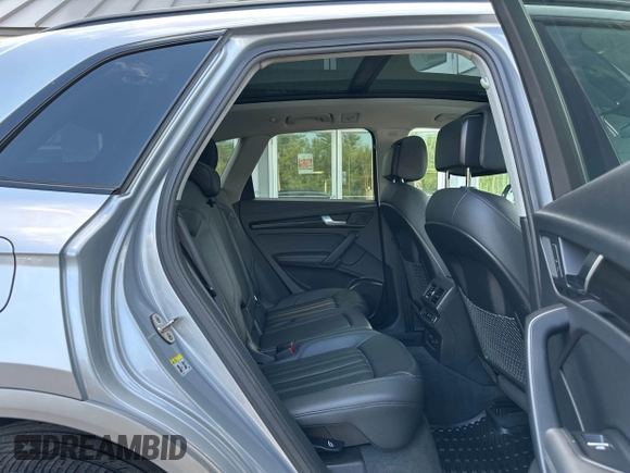 2020 Audi Q5 Premium Plus z VIN WA1BNAFY9L2003365, wystawiony jako IAAI lot #42761355 z przebiegiem 137 371 mil mil oraz . Historia ofert i sprzedaży dostępna na DreamBid. Obrazek 8.
