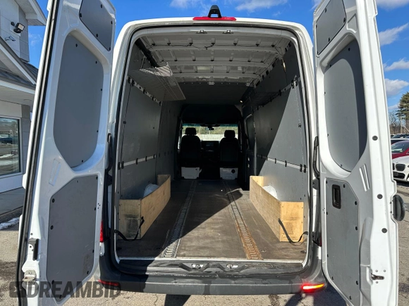2020 Mercedes-Benz Sprinter with VIN W1Y4EDHY4LT031271, listed as a Copart auction lot 42905535 with 559,889 mi miles and Clean Title. Bid and sale history available at DreamBid. Image 6.
