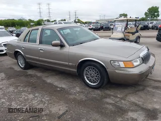 2001 Mercury Grand Marquis GS z VIN 2MEFM74W41X626450, wystawiony jako IAAI lot #42323003 z przebiegiem 174 934 mil mil oraz . Historia ofert i sprzedaży dostępna na DreamBid. Obrazek 1.