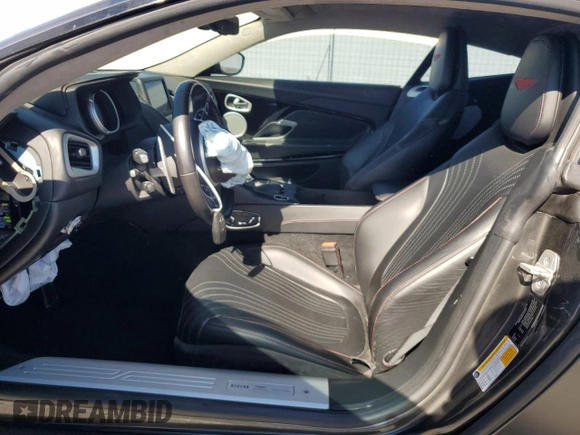 2018 Aston Martin DB11 z VIN SCFRMFAV1JGL05008, wystawiony jako Copart lot #77024394 z przebiegiem Nie podano mil oraz Szkody całkowita. Historia ofert i sprzedaży dostępna na DreamBid. Obrazek 7.