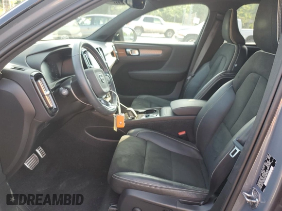 2021 Volvo XC40 R-Design with VIN YV4162UM9M2401811, listed as a Copart auction lot 59177733 with 11,993 mi miles and . Bid and sale history available at carsss.com. Image 7.