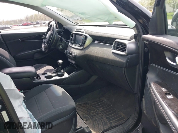 2019 Kia Sorento LX with VIN 5XYPGDA36KG439646, listed as a IAAI auction lot 42146551 with 69,283 mi miles. Bid and sale history available at carsss.com. Image 5.