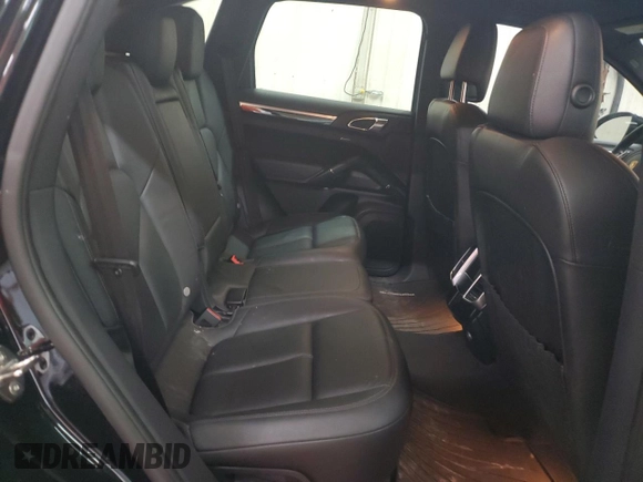2014 Porsche Cayenne z VIN WP1AA2A25ELA91302, wystawiony jako Copart lot #59386795 z przebiegiem 161 865 mil mil oraz Szkoda całkowita • Salvage title. Historia ofert i sprzedaży dostępna na DreamBid. Obrazek 10.