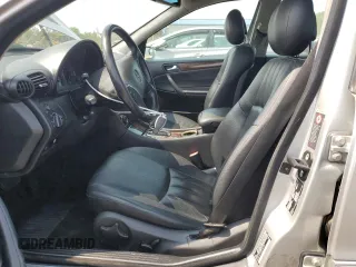 2005 Mercedes-Benz C 240 z VIN WDBRF81J75F604725, wystawiony jako Copart lot #59371735 z przebiegiem 120 834 mil mil oraz Szkoda całkowita • Salvage title. Historia ofert i sprzedaży dostępna na DreamBid. Obrazek 7.