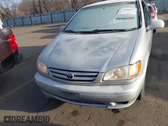 2002 Toyota Sienna LE with VIN 4T3ZF13C62U427621, listed as a IAAI auction lot 41046114 with 273,301 mi miles. Bid and sale history available at carsss.com. Image 6.