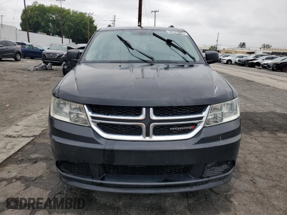 2013 Dodge Journey SE z VIN 3C4PDCAB7DT597063, wystawiony jako Copart lot #55896734 z przebiegiem 140 847 mil mil oraz Czysty tytuł • Clean title. Historia ofert i sprzedaży dostępna na DreamBid. Obrazek 5.